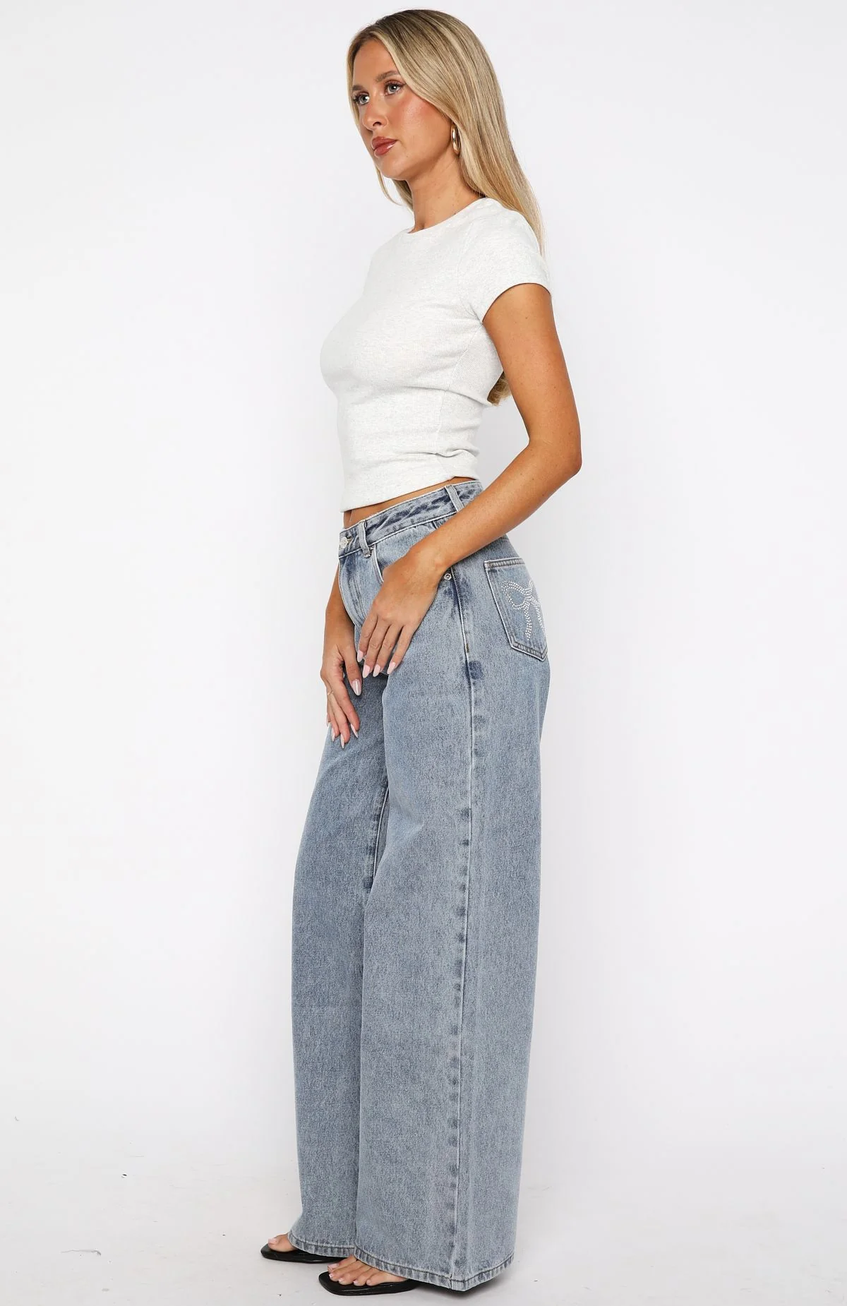 Bring The Drama Mid Rise Wide Leg Jeans Mid Blue - Image 4